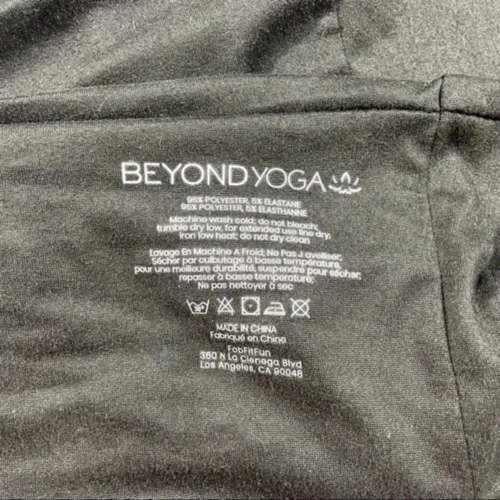 Beyond Yoga Wrap Infinity Scarf Black Zipper Pocket